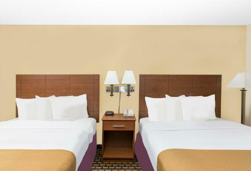 هتل Days Inn By Wyndham Des Moines Merle Hay