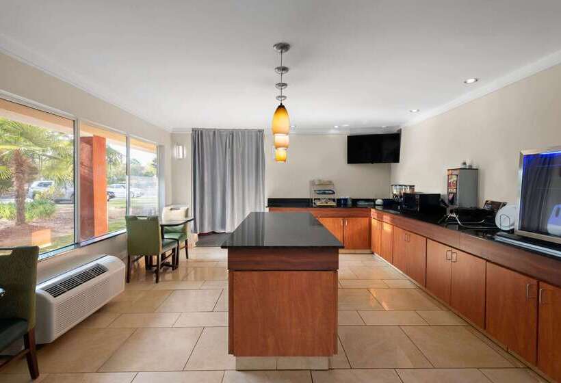 فندق Days Inn By Wyndham Florence Near Civic Center