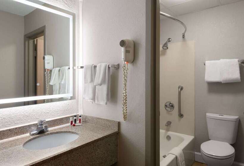 فندق Days Inn By Wyndham Florence Near Civic Center