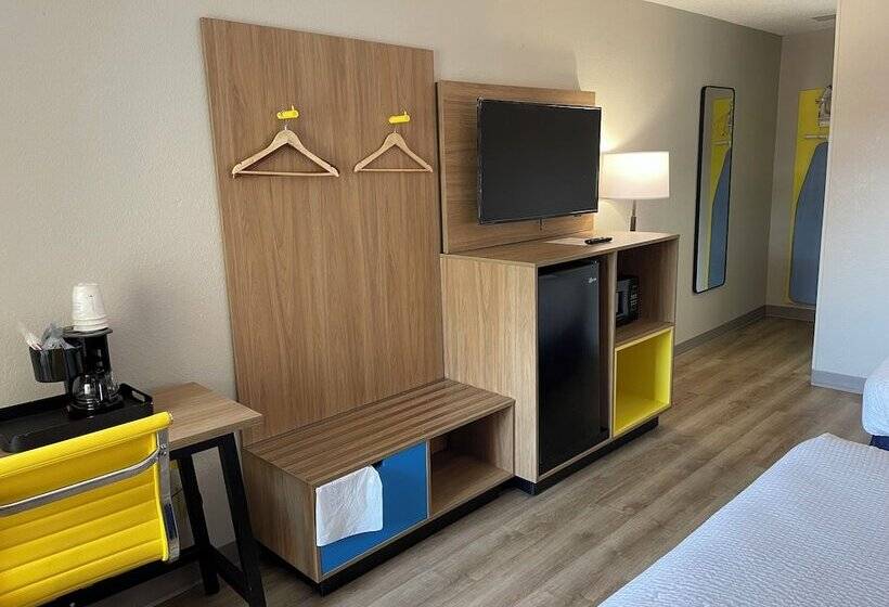 فندق Days Inn By Wyndham Florence Near Civic Center