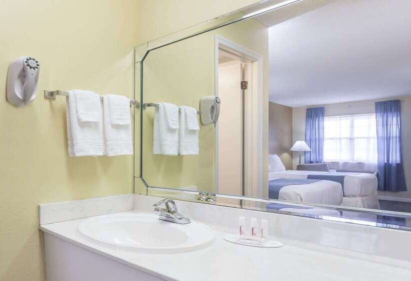 בית מלון כפרי Days Inn By Wyndham Madison