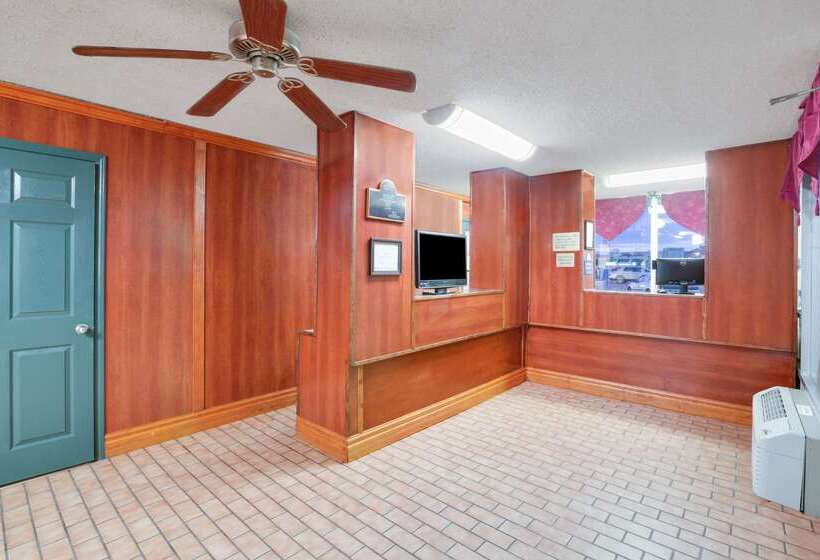 هتل Days Inn By Wyndham Newport