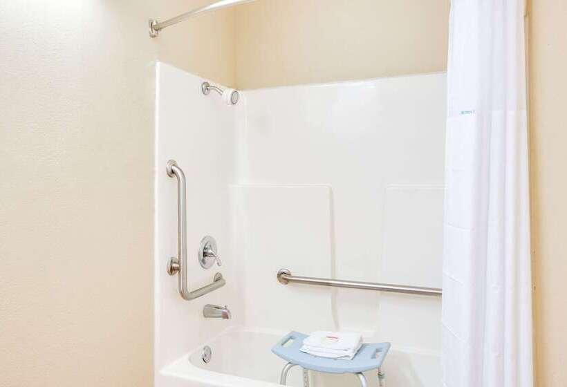 هتل Days Inn By Wyndham Newport