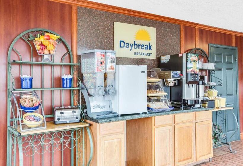هتل Days Inn By Wyndham Newport