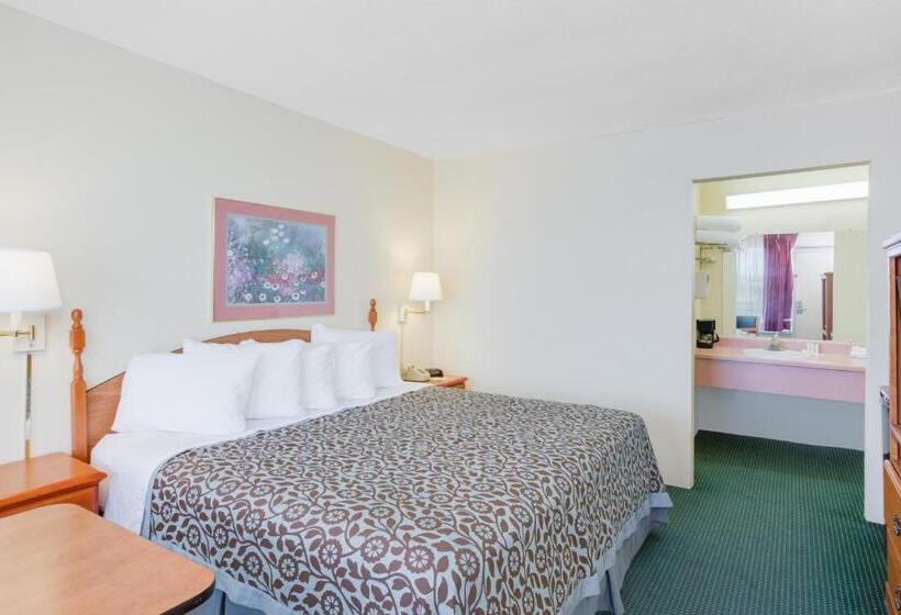 هتل Days Inn By Wyndham Newport