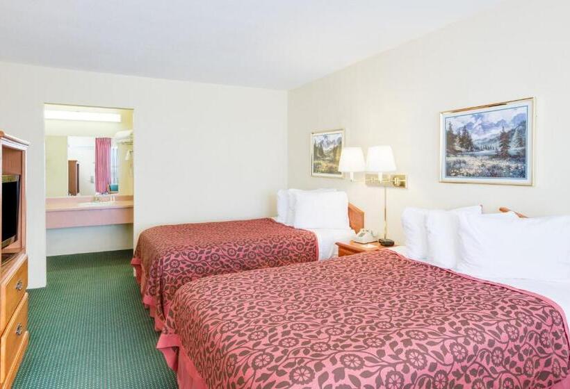 هتل Days Inn By Wyndham Newport