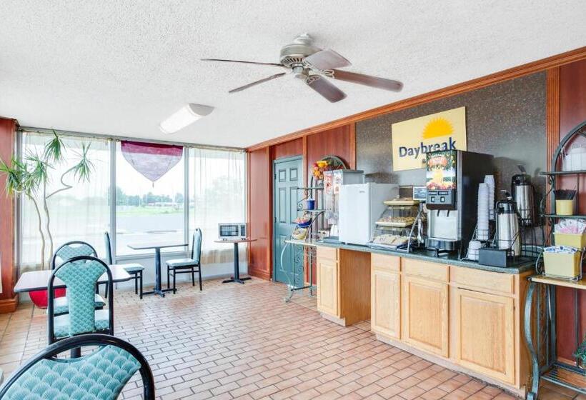 هتل Days Inn By Wyndham Newport