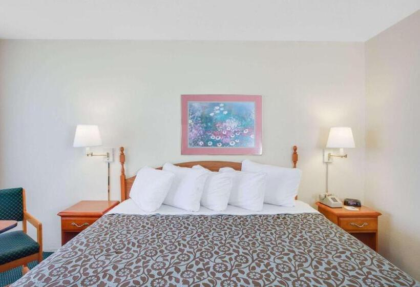 هتل Days Inn By Wyndham Newport