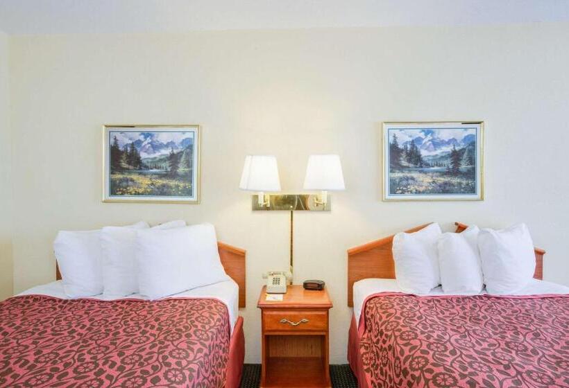 هتل Days Inn By Wyndham Newport