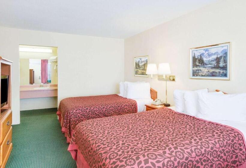 هتل Days Inn By Wyndham Newport