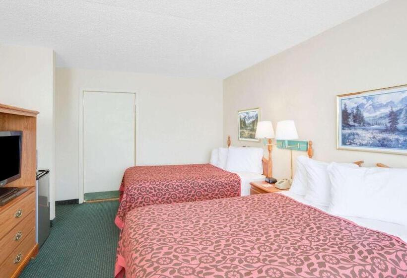 هتل Days Inn By Wyndham Newport
