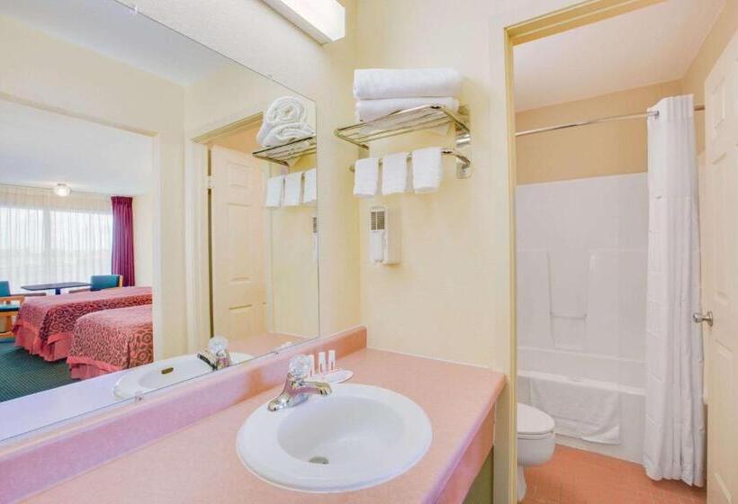 هتل Days Inn By Wyndham Newport