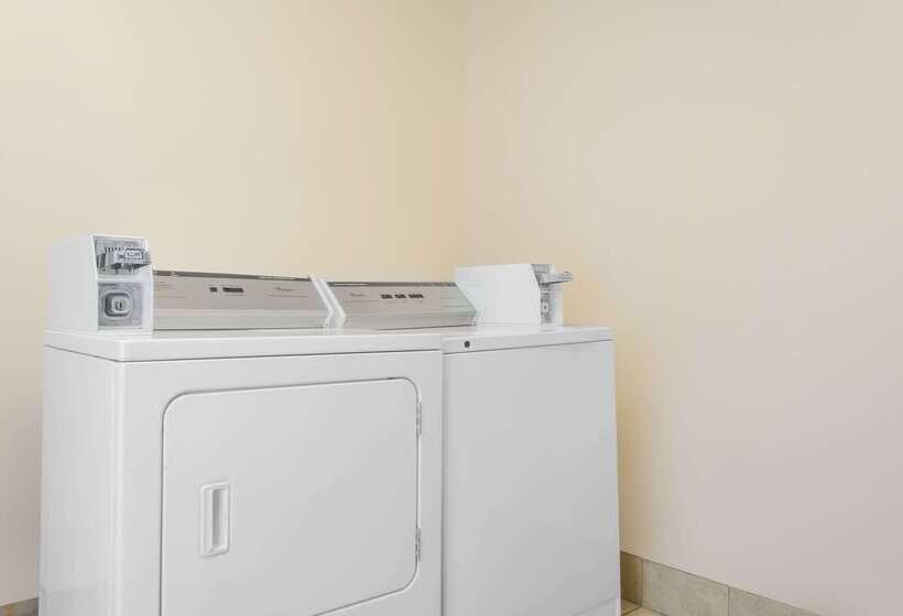 هتل Days Inn By Wyndham Roanoke Near I81