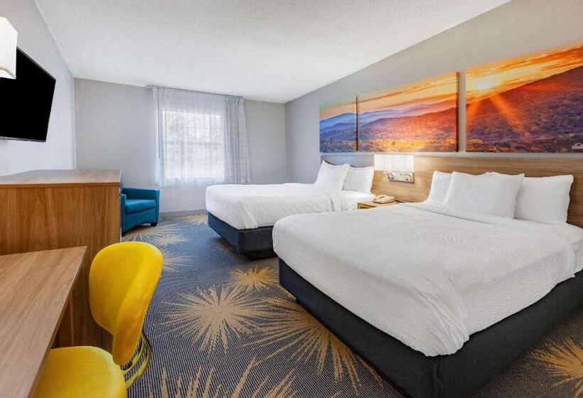 هتل Days Inn By Wyndham Roanoke Near I81