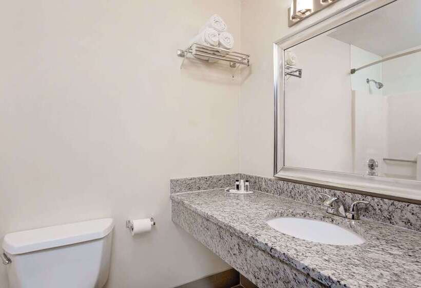 בית מלון כפרי Days Inn By Wyndham Shrewsbury Worcester