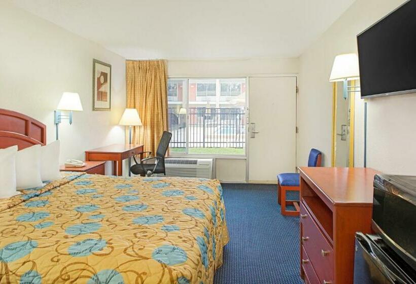 בית מלון כפרי Days Inn By Wyndham Tallahasseegovernment Center