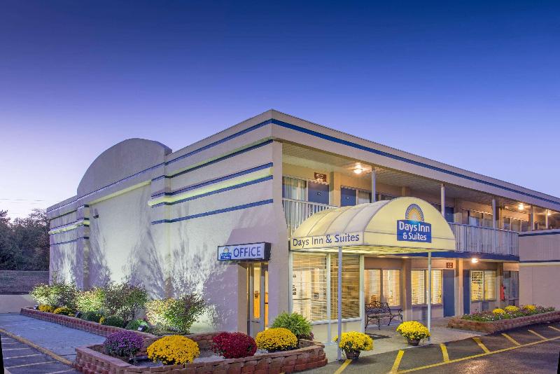 هتل Days Inn & Suites By Wyndham Dayton North