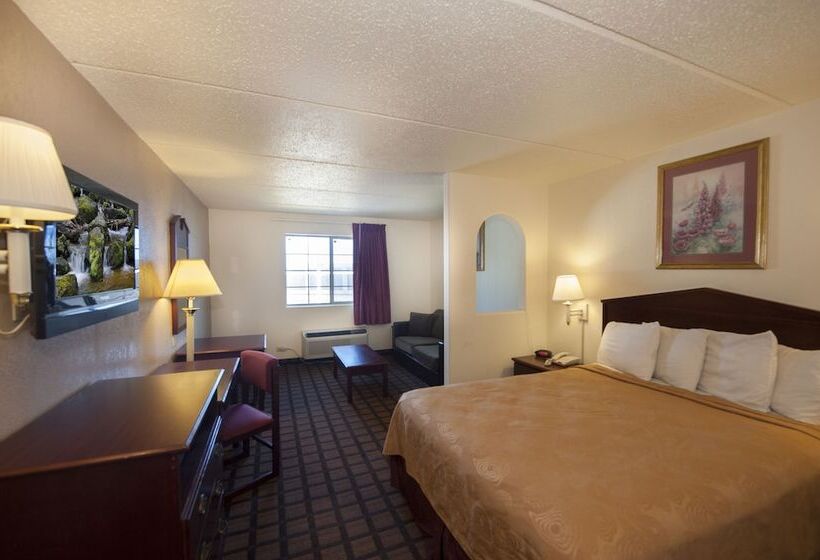 هتل Days Inn & Suites By Wyndham Laredo