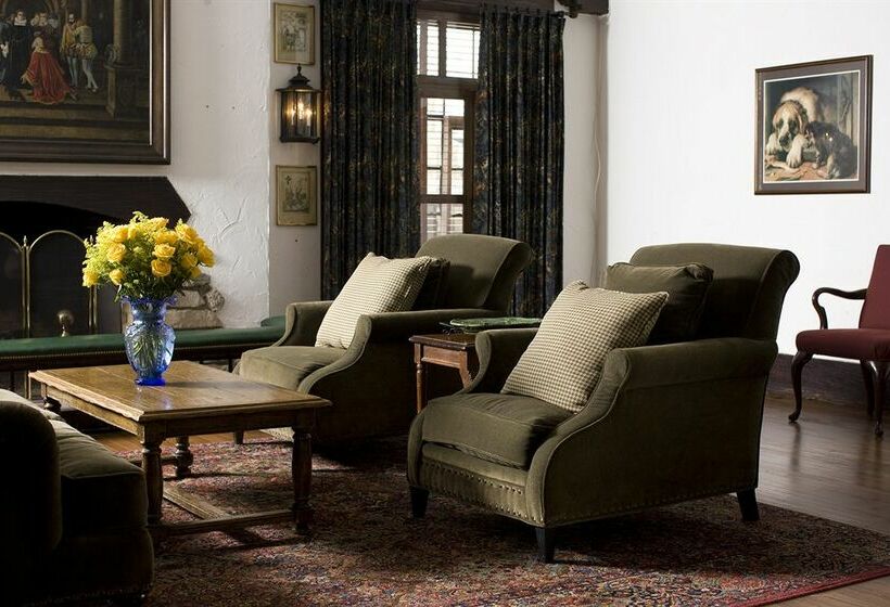 Отель Deer Path Inn