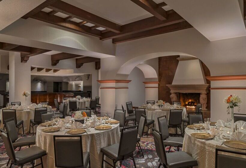 هتل Doubletree By Hilton Austin