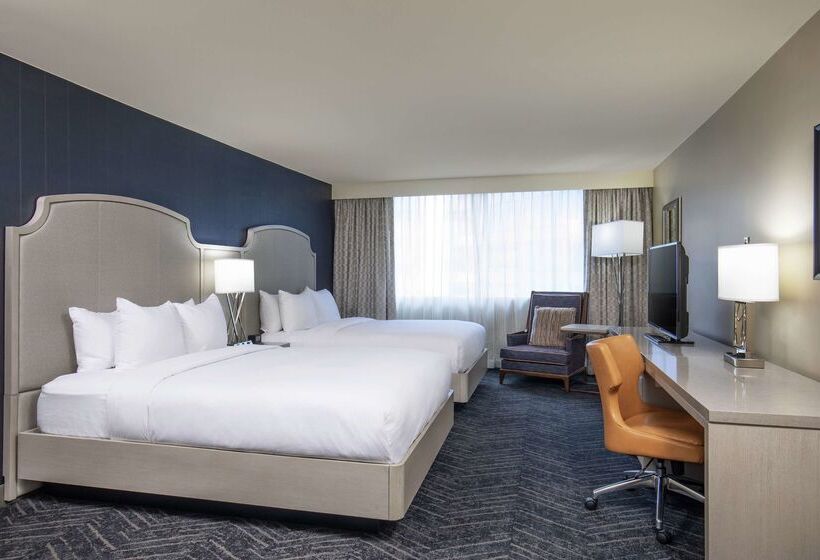 هتل Doubletree By Hilton  Nashville Downtown