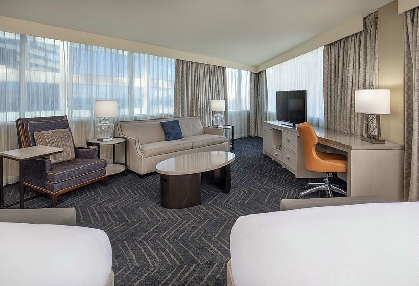 هتل Doubletree By Hilton  Nashville Downtown