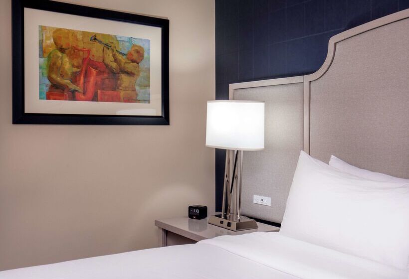 هتل Doubletree By Hilton  Nashville Downtown