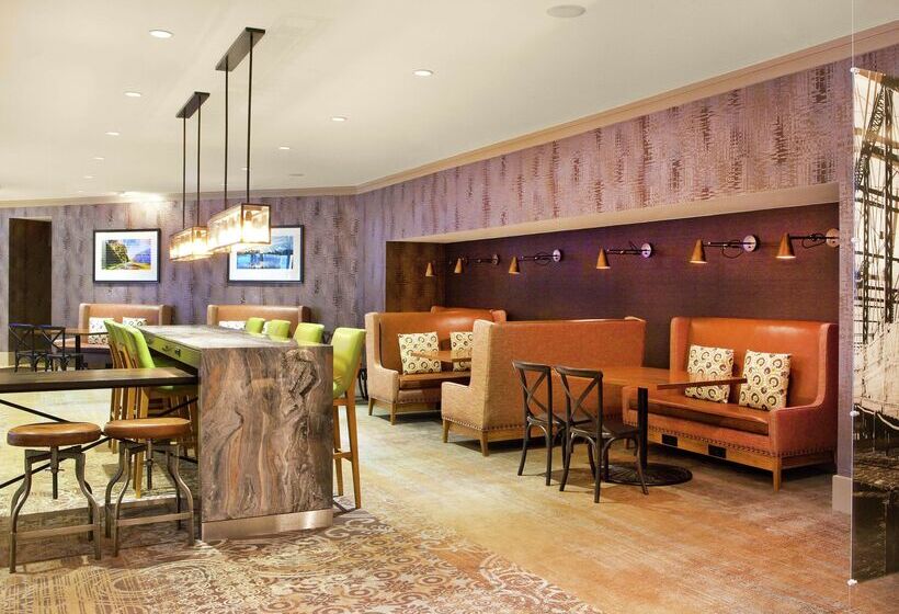 هتل Doubletree By Hilton  Nashville Downtown