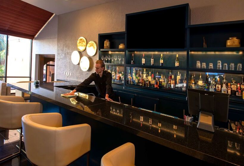 Отель Doubletree By Hilton Tucson  Reid Park