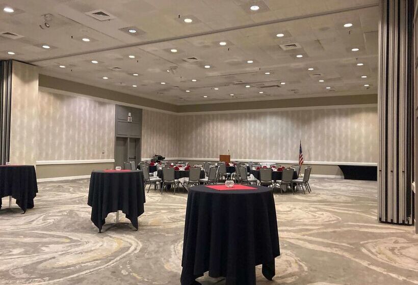 Отель Doubletree By Hilton Tucson  Reid Park