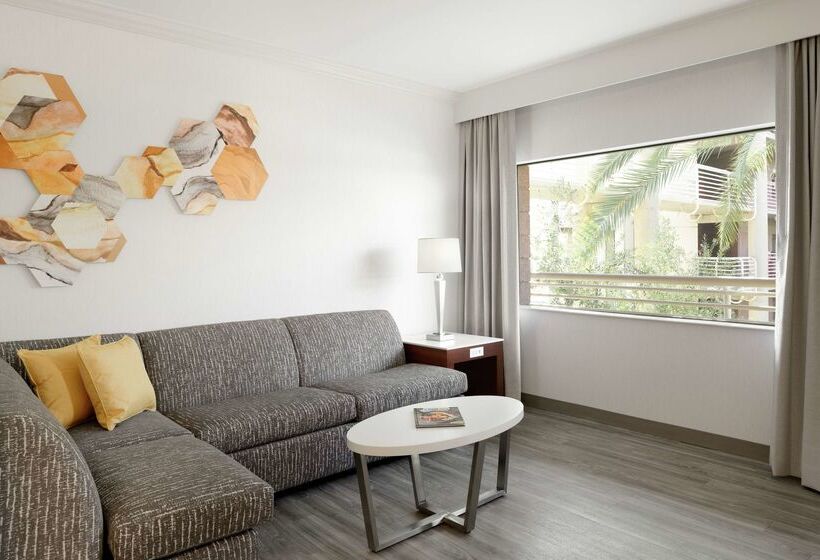 ホテル Doubletree Suites By Hilton Phoenix