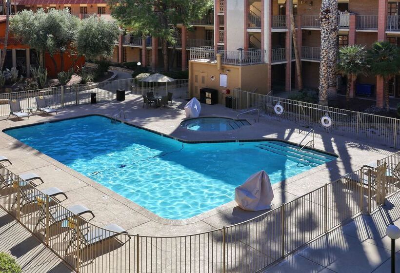 בית מלון כפרי Doubletree Suites By Hilton Tucson Airport