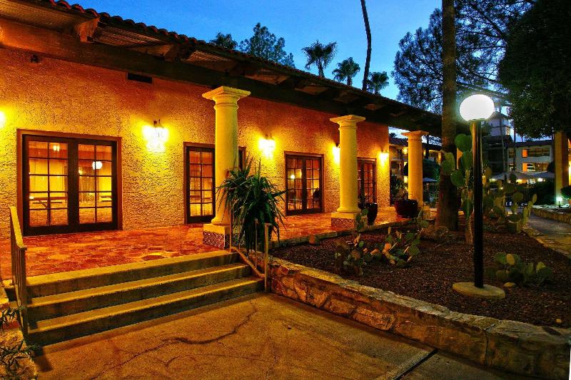 בית מלון כפרי Doubletree Suites By Hilton Tucson Airport