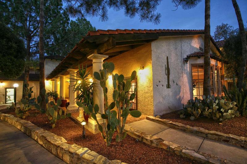בית מלון כפרי Doubletree Suites By Hilton Tucson Airport