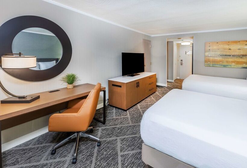 فندق Doubletree By Hilton Tulsa   Warren Place