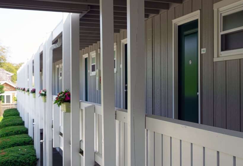 فندق East Hampton House Resort