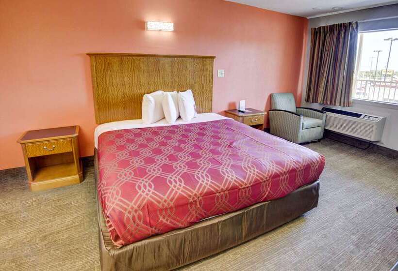 Отель Econo Lodge Airport