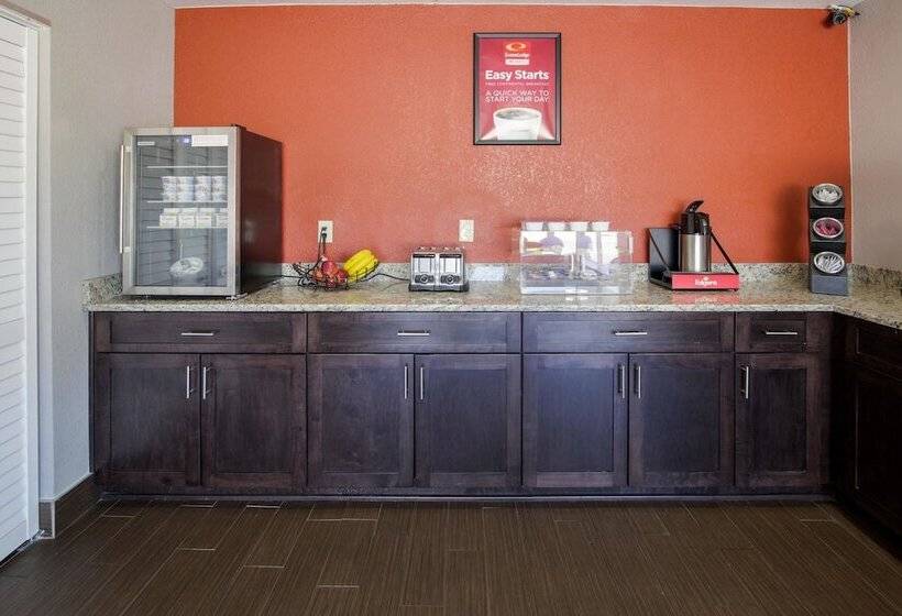 هتل Econo Lodge Airport