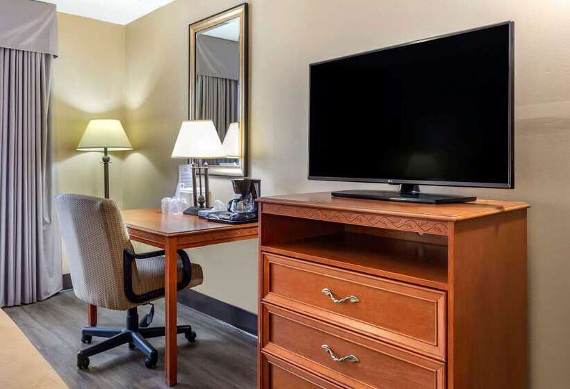 בית מלון כפרי Econo Lodge & Suites Southern Pines