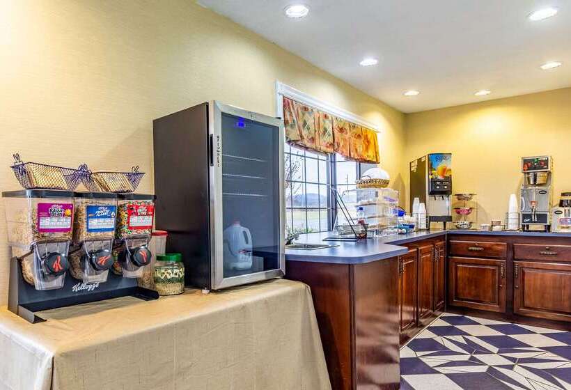 בית מלון כפרי Econo Lodge