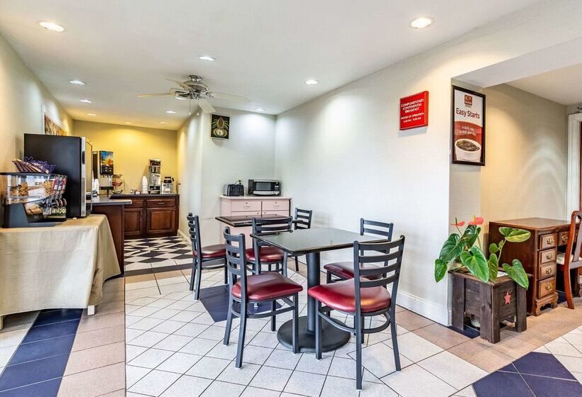 בית מלון כפרי Econo Lodge