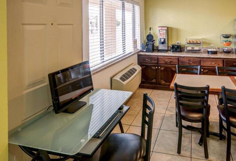 هتل Econo Lodge East