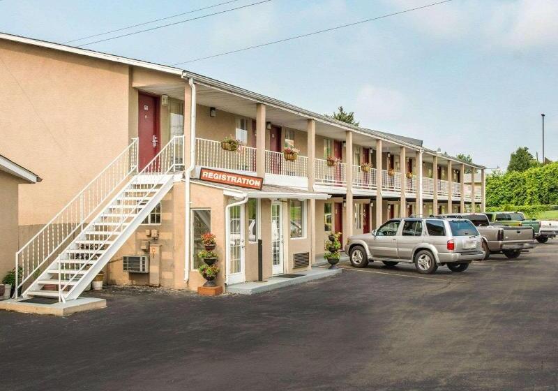 בית מלון כפרי Econo Lodge Franklin