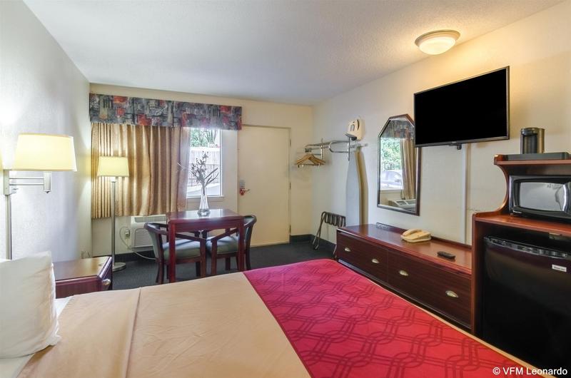 هتل Econo Lodge Historic Area