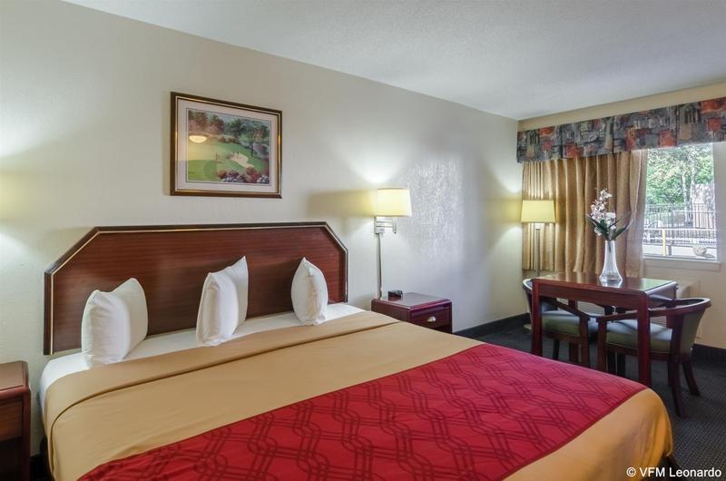 هتل Econo Lodge Historic Area