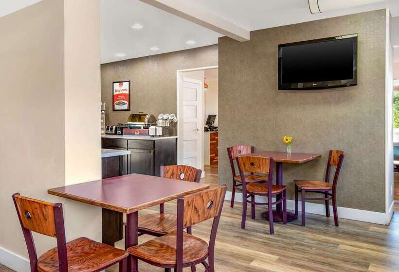 בית מלון כפרי Econo Lodge Inn & Suites Durango