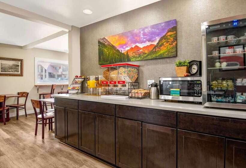בית מלון כפרי Econo Lodge Inn & Suites Durango