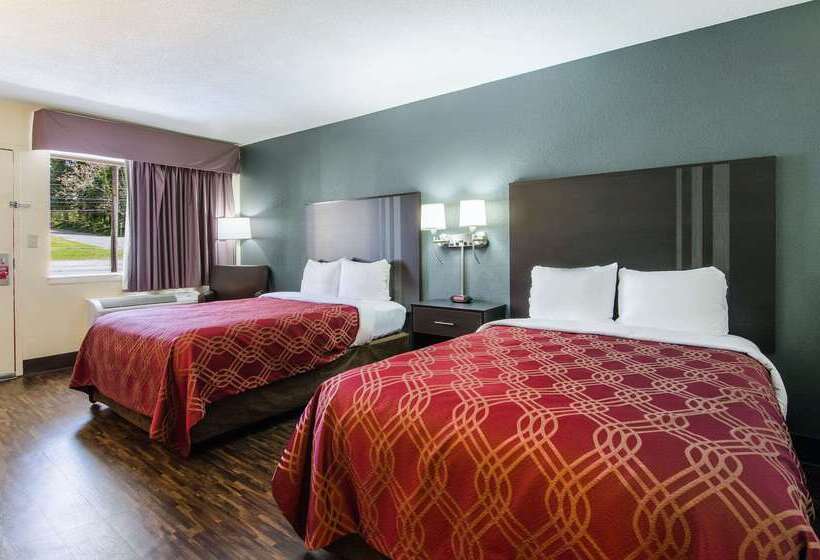 Отель Econo Lodge Near Motor Speedway