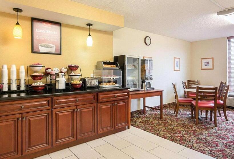 בית מלון כפרי Econo Lodge Near Quantico Marine Base