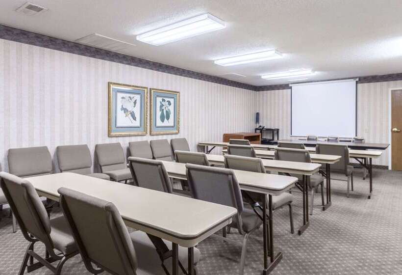 Отель Quality Inn